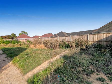 2 bedroom detached bungalow to rent - Photo 2