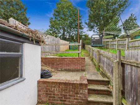 2 bedroom terraced house to rent - Photo 2