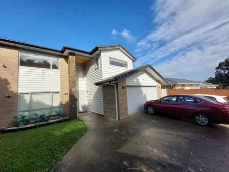 Impressive family home Blockhouse Bay - Photo 4