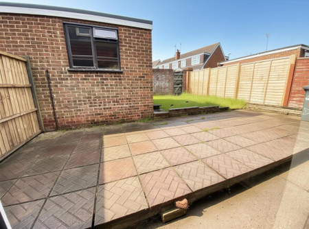 3 bedroom semi-detached house to rent - Photo 4