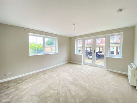 A contemporary apartment forming part of a modern development set in vibrant Crawley. - Photo 3