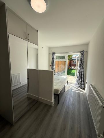 1 bedroom in a house share to rent - Photo 2