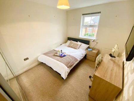 1 bedroom in a house share to rent - Photo 3