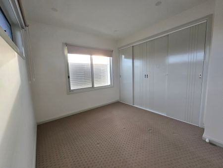 Oakleigh East - Photo 4