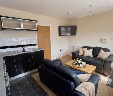 3 bedroom flat to rent - Photo 1