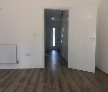 2 bedroom semi-detached house to rent - Photo 6