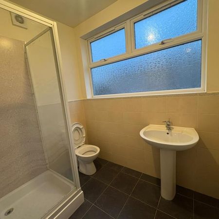 2 bedroom end of terrace house to rent - Photo 3