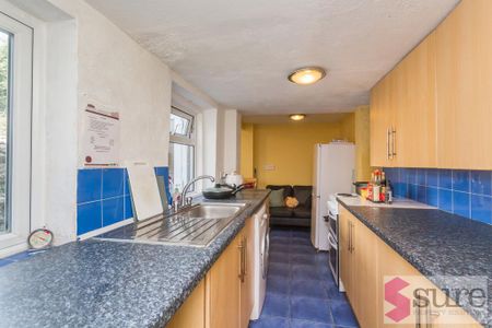 4 bedroom end of terrace house to rent - Photo 3
