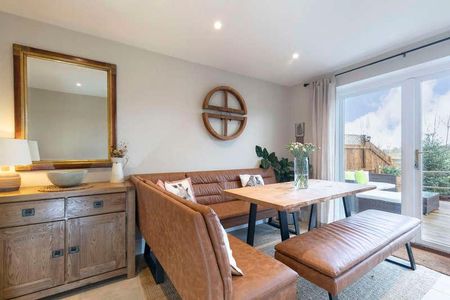 Swindon Lane, Cheltenham, GL50 - Photo 3