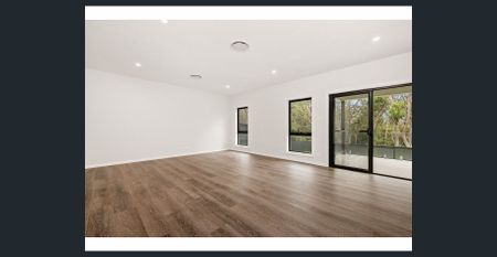 LUXURIOUS CONTEMPORARY TWO-STOREY HOME WITH BESPOKE DESIGN IN A HIGHLY SOUGHT-AFTER LOCATION - Photo 5