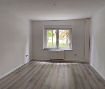 Neue gemütlichen 3-Zimmerwohnung im Erdgeschoss mit Balkon feiern! - Photo 1