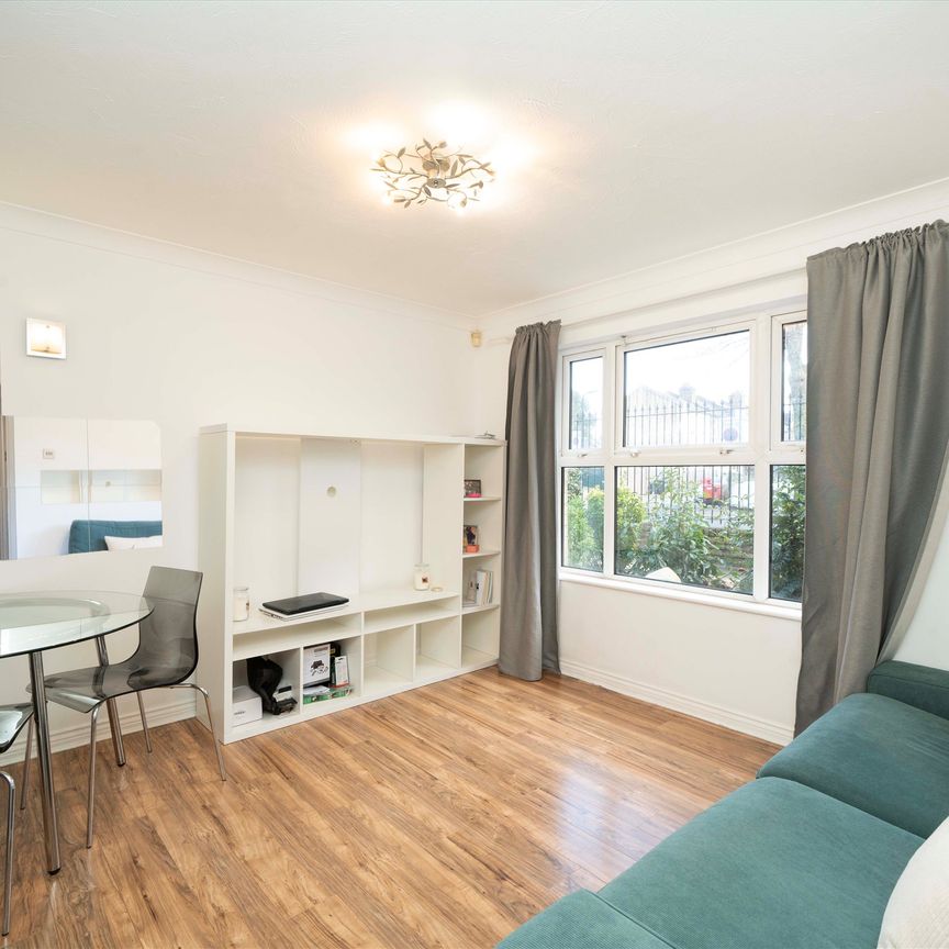 Acton Lane, London, W4, London - Photo 1