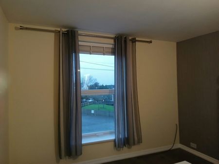 Flat to rent on - Photo 2