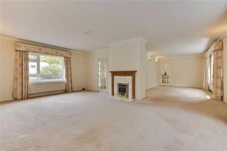 The Paddocks, Weybridge, KT13 - Photo 3