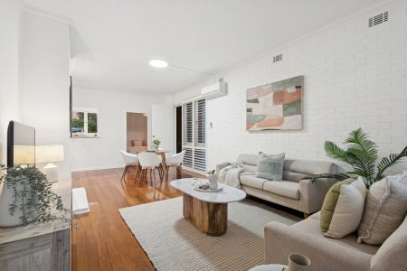 'Top-notch' renovated apartment in Claremont - Photo 5