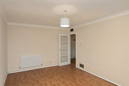 24-30 Lovelace Gardens, Surbiton - 2 bedrooms Property for lettings - Seymours - Photo 4