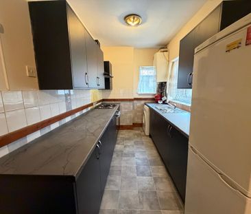 2 Bedroom Mid Terraced House For Rent - Photo 2