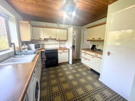 4 bedroom detached house to rent - Photo 4