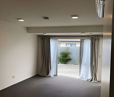 Cute 2 bedroom single level townhouse! - Photo 2