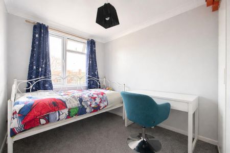 3 bedroom semi-detached house to rent - Photo 3