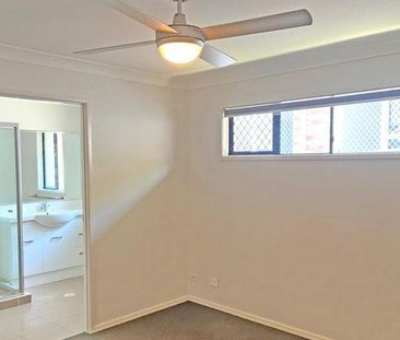 Spacious Family Home! - Photo 2