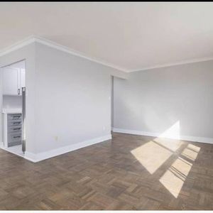 Renovated 1 Bedroom in East York - Photo 2