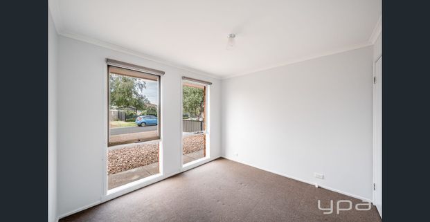 Freshly Renovated - Low Maintenance Living in Convenient Location - Photo 1