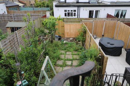 3 bedroom maisonette to rent - Photo 4