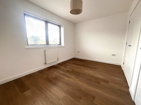 Queen Street Close, March - Photo 2