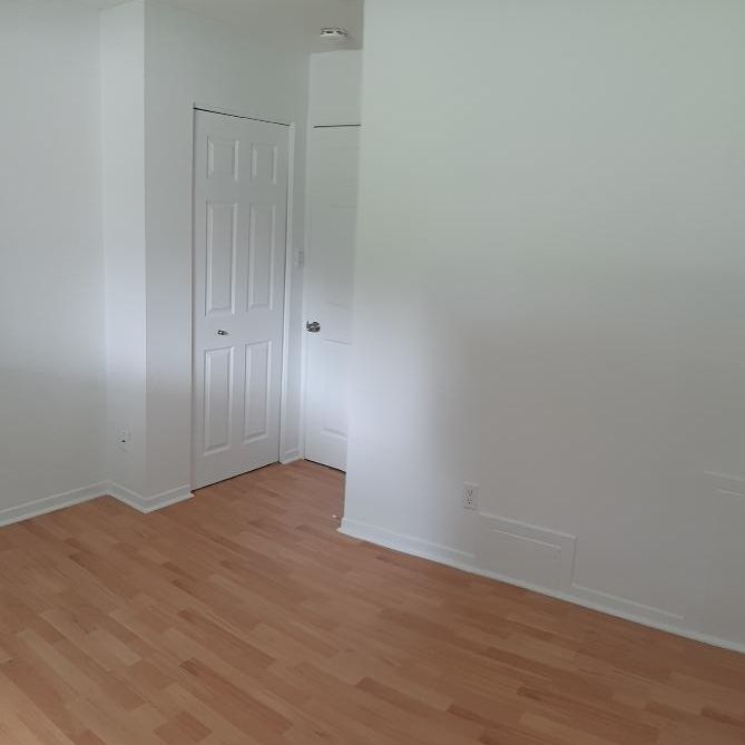 Beau 3 1/2 à louer 895$ 245 Candiac, Sherbrooke - Photo 1