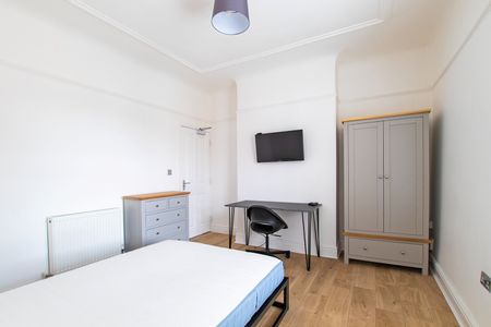 4 Bed Semi-Detached House, Nithsdale Road, L15 - Photo 3