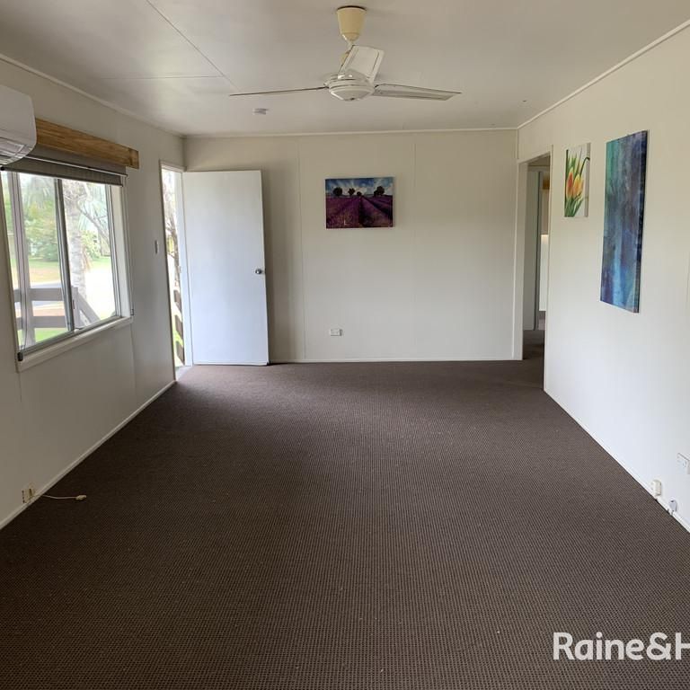 3 BEDROOM HOME MORANBAH - Photo 1