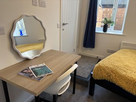 1 bedroom in a house share to rent - Photo 5