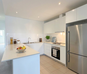 MODERN STREET FACING APARTMENT! - Photo 4