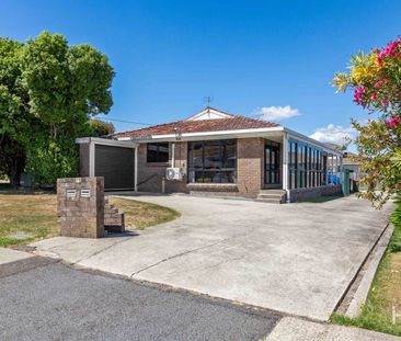 Streamlined Style in a Super-Convenient Location - Photo 2