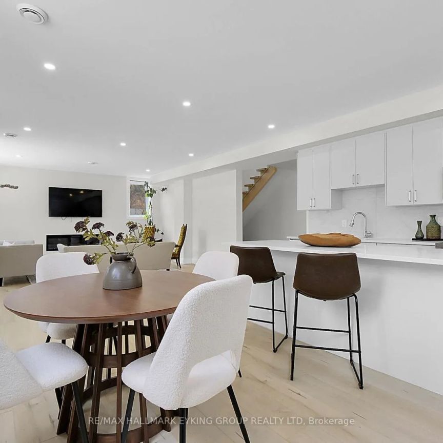 623 ROWANWOOD AVENUE - Photo 1