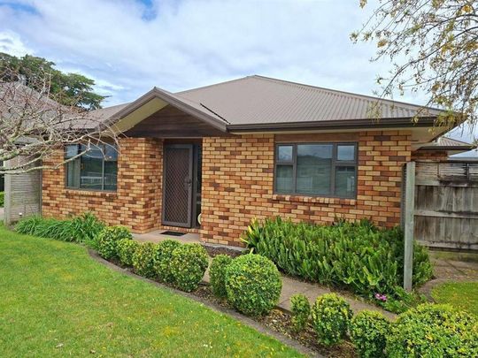 Discover comfort and convenience in this four-bedroom, two-bathroom home located on Bryce Street - just a short stroll from Cambridge’s town centre. - Photo 1