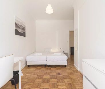 Rooms for rent in 4-bedroom apartment in São Domingos De Benfica - Photo 5