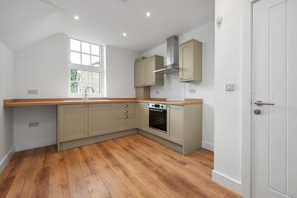 2 bedroom character property to rent - Photo 1