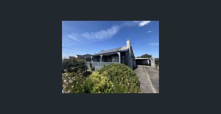 Affordable 4-Bedroom Home In Ideal Location! - Photo 4