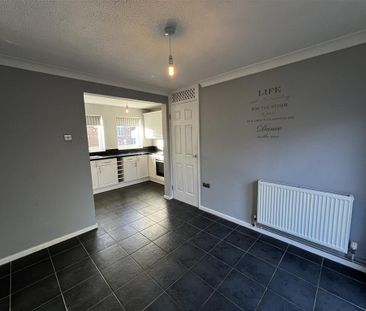 Lushington Close, Norwich - Photo 1