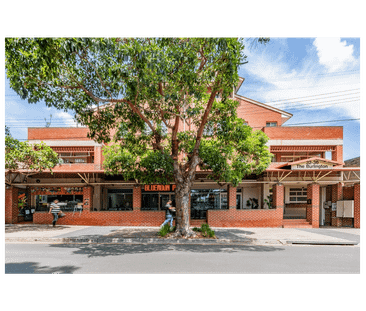 GREAT LOCATION 3 BEDROOMS + SUNROOM - Photo 5