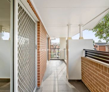 “Contemporary 4 Bed Home - Great Location” - Photo 4