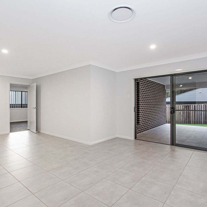Spacious Family Home!! - Photo 1