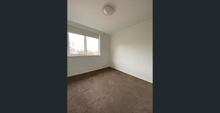 Spacious Two-Bedroom Oasis in Elwood's Tree-Lined Streets! - Photo 4