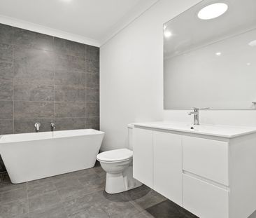 47a Lake Entrance Road, Oak Flats NSW 2529 - Townhouse For Rent | D... - Photo 3