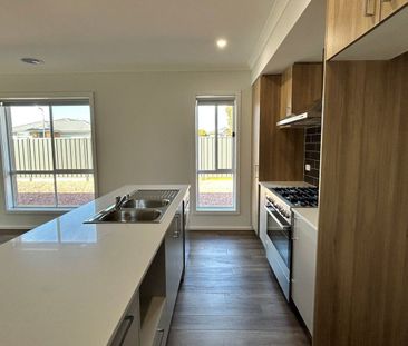 2 Lampra Wy, Huntly, VIC, 3551 - Photo 3