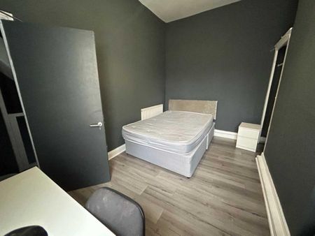 5 bedroom apartment to rent - Photo 3