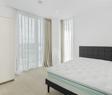 37 Clarendon Road, Watford - Photo 2