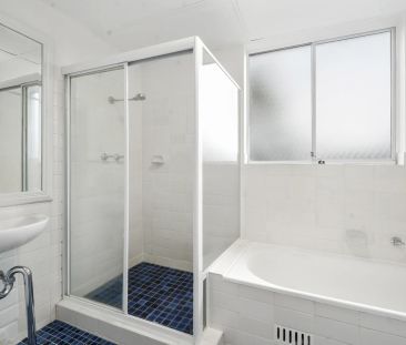 Light-Filled Two-Bedroom Apartment in Prime Hornsby Location - Photo 5